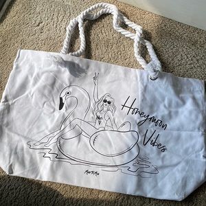Honeymoon beach tote